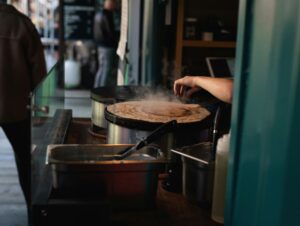 Making crepe on a traditional billig